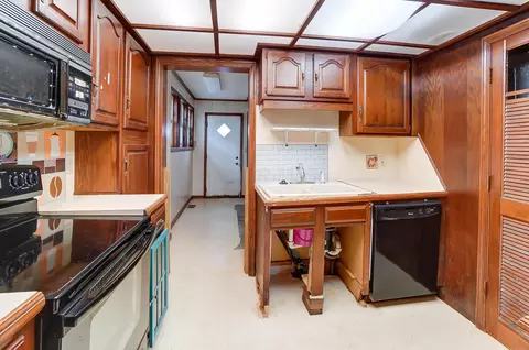 Kitchen - 932 Ruby Ave, Columbus, OH 43227 photo 1 of 4
