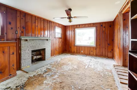 Living - 932 Ruby Ave, Columbus, OH 43227 photo 1 of 5