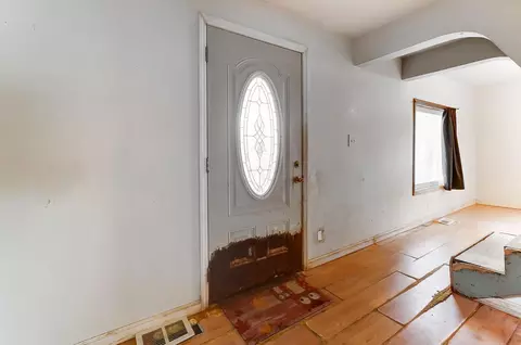 Entry Way - 932 Ruby Ave, Columbus, OH 43227 photo 1 of 2