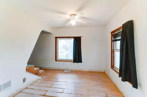 Living - 932 Ruby Ave, Columbus, OH 43227 photo 4 of 5