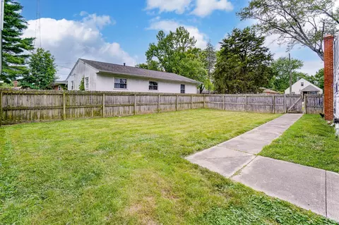 Exterior - 932 Ruby Ave, Columbus, OH 43227 photo 5 of 8