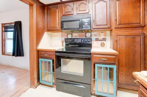 Kitchen - 932 Ruby Ave, Columbus, OH 43227 photo 3 of 4