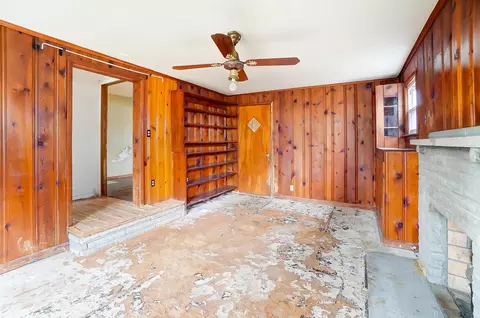Living - 932 Ruby Ave, Columbus, OH 43227 photo 2 of 5