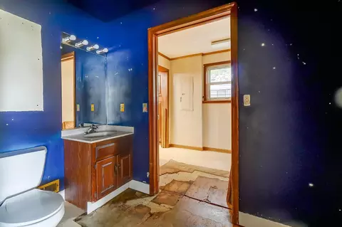 Bath - 932 Ruby Ave, Columbus, OH 43227 photo 1 of 3