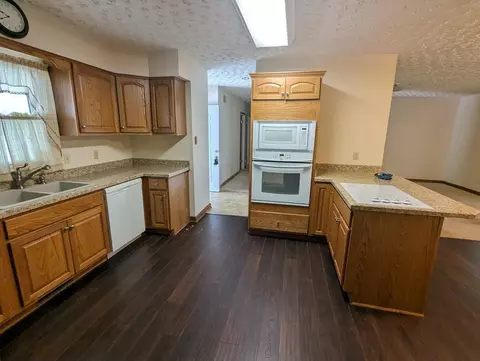 1361 Hanover Ct, Circleville, OH 43113 photo 22