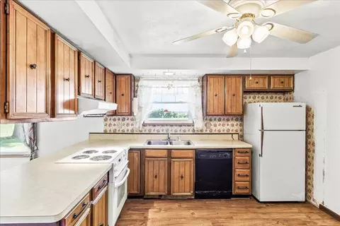 Kitchen - 843 S Main St, De Graff, OH 43318 photo 2 of 4