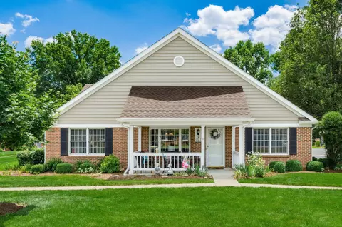 6587 Henschen Cir, Westerville, OH 43082