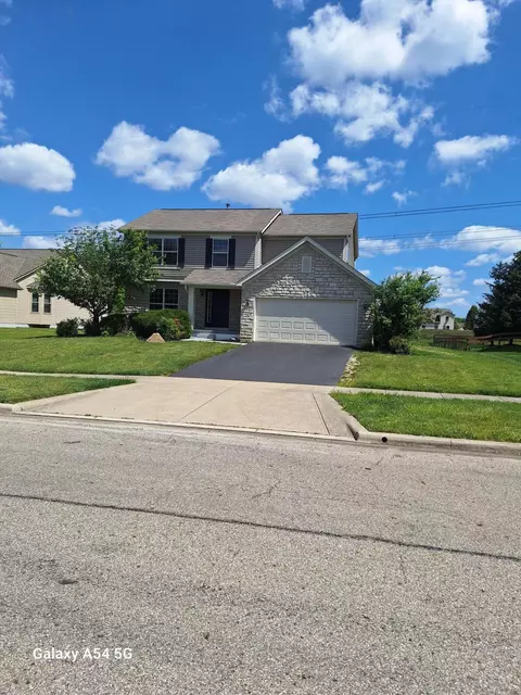 2805 Abbey Knoll Dr, Lewis Center, OH 43035