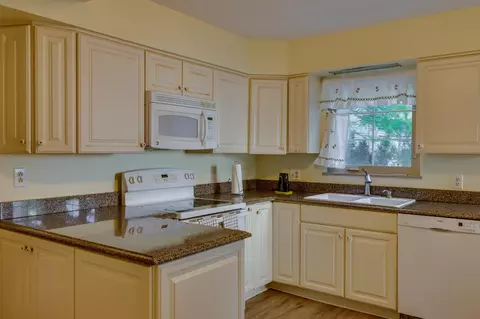Kitchen - 2832 E Broad St, Columbus, OH 43209 photo 2 of 4