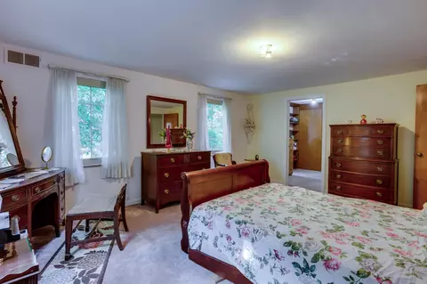 Bedroom - 2832 E Broad St, Columbus, OH 43209 photo 2 of 4