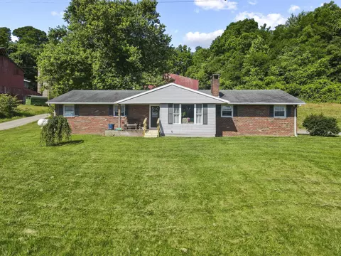 9865 Webb Summit Rd SE, Bremen, OH 43107