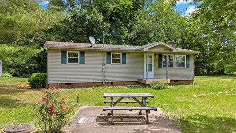 3011 Barth Rd, Belpre, OH 45714