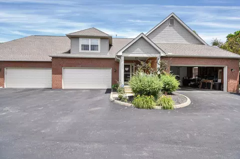 6974 Greensview Village Dr, Canal Winchester, OH 43110