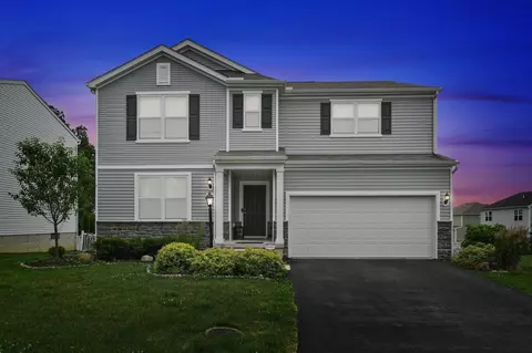 923 Burtwood Dr, Pataskala, OH 43062