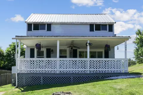 306 Moss St, New Straitsville, OH 43766