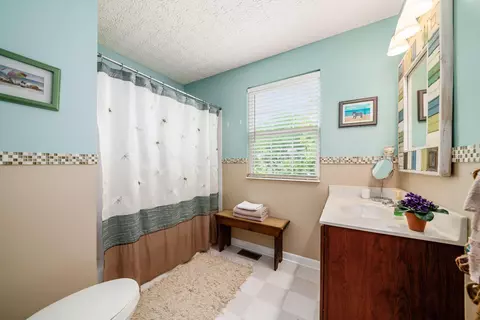 Bath - 160 Beech Dr, Delaware, OH 43015 photo 4 of 5