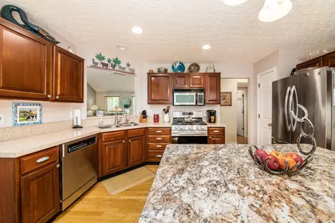 Kitchen - 160 Beech Dr, Delaware, OH 43015 photo 4 of 4