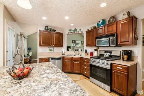 Kitchen - 160 Beech Dr, Delaware, OH 43015 photo 3 of 4