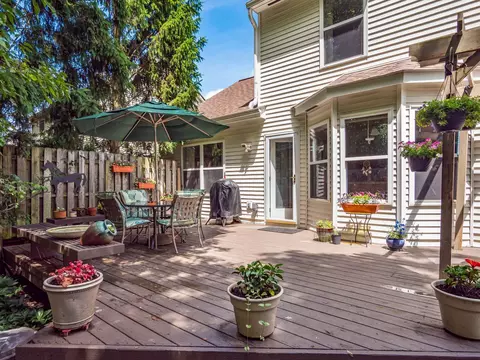 Exterior - 160 Beech Dr, Delaware, OH 43015 photo 4 of 11