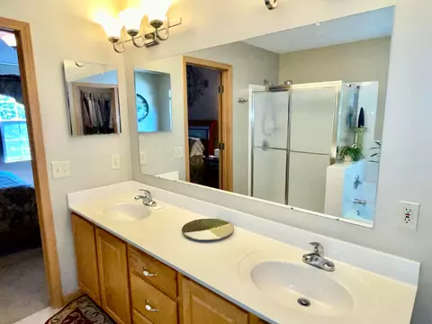 Bath - 134 Beech Ct, Delaware, OH 43015 photo 4 of 5