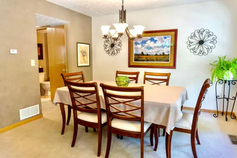 Dining - 134 Beech Ct, Delaware, OH 43015 photo 2 of 4