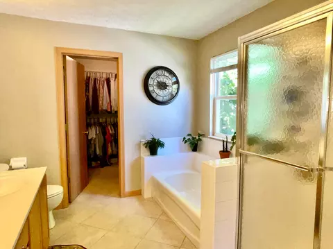 Bath - 134 Beech Ct, Delaware, OH 43015 photo 2 of 5