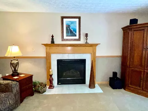 Living - 134 Beech Ct, Delaware, OH 43015 photo 2 of 4