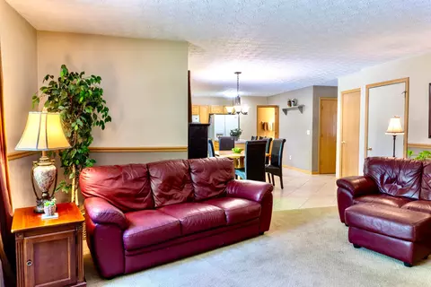 Living - 134 Beech Ct, Delaware, OH 43015 photo 4 of 4