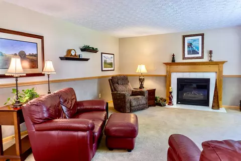 Living - 134 Beech Ct, Delaware, OH 43015 photo 1 of 4