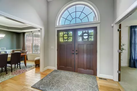 Entry Way - 2523 Wildflower Dr, Springfield, OH 45504 photo 2 of 8