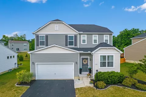 902 Burtwood Dr, Pataskala, OH 43062