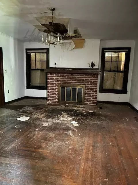 Living - 1432 S Fountain Ave, Springfield, OH 45506 photo 1 of 7