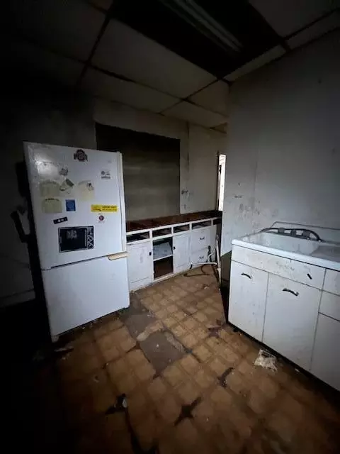 Kitchen - 1432 S Fountain Ave, Springfield, OH 45506 photo 1 of 2