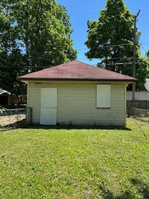 Exterior - 1432 S Fountain Ave, Springfield, OH 45506 photo 4 of 5