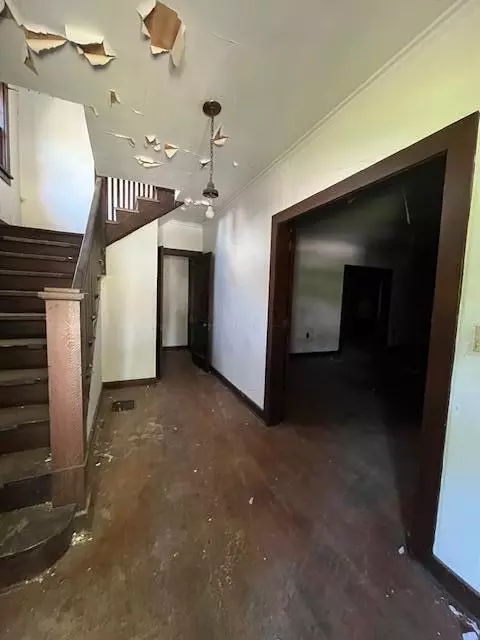 Entry Way - 1432 S Fountain Ave, Springfield, OH 45506 photo 2 of 6