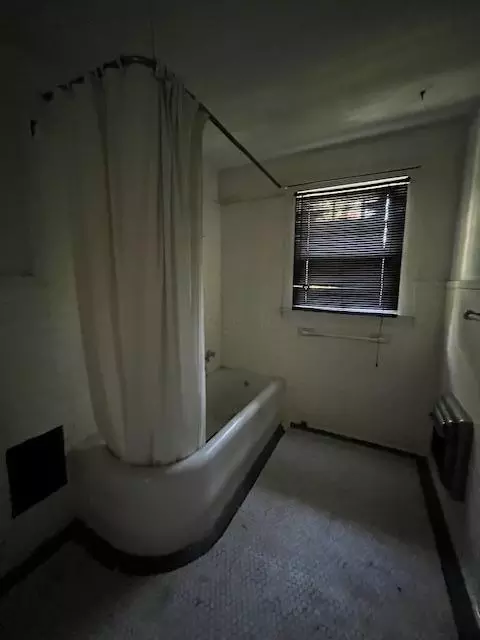 Bath - 1432 S Fountain Ave, Springfield, OH 45506 photo 3 of 3