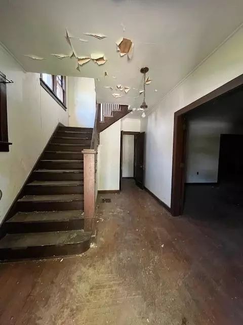 Entry Way - 1432 S Fountain Ave, Springfield, OH 45506 photo 1 of 6