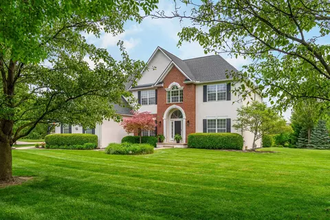 8130 Summerhouse Dr W, Dublin, OH 43016