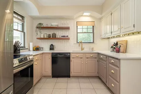Kitchen - 325 E Longview Ave, Columbus, OH 43202 photo 1 of 4