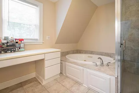 Bath - 325 E Longview Ave, Columbus, OH 43202 photo 4 of 5