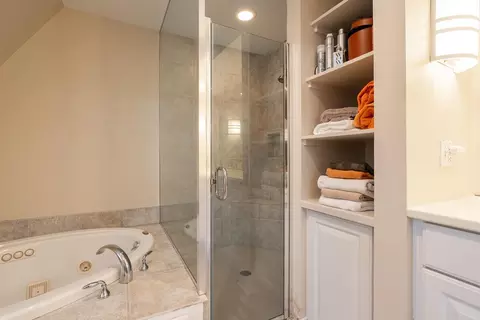Bath - 325 E Longview Ave, Columbus, OH 43202 photo 3 of 5