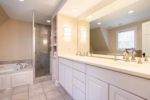 Bath - 325 E Longview Ave, Columbus, OH 43202 photo 2 of 5