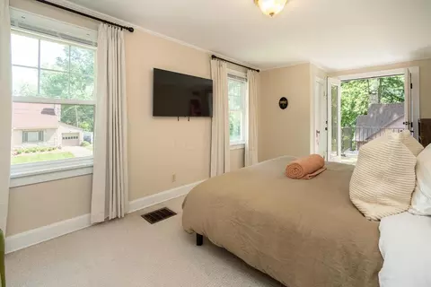 Bedroom - 325 E Longview Ave, Columbus, OH 43202 photo 2 of 7