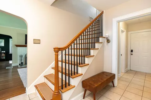 Entry Way - 325 E Longview Ave, Columbus, OH 43202 photo 3 of 4