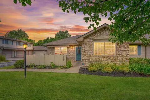 202 Pioneer Cir, Pickerington, OH 43147
