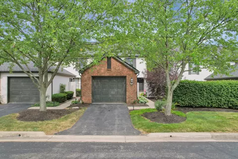6715 Willow Grove Pl E, Dublin, OH 43017