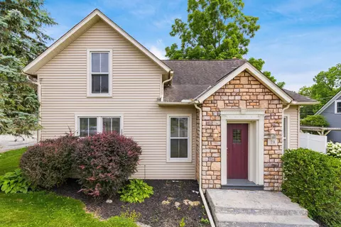 78 High St, Sunbury, OH 43074