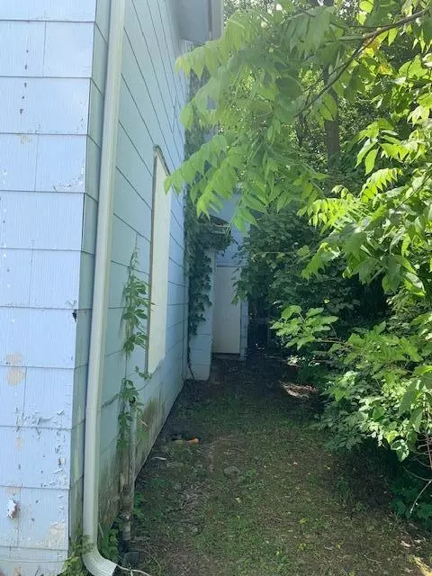 Exterior - 1319 Clay St, Springfield, OH 45505 photo 5 of 6
