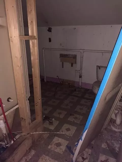 Bath - 1319 Clay St, Springfield, OH 45505 photo 1 of 2