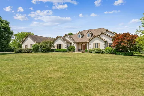 8880 Surrey Ln, Plain City, OH 43064